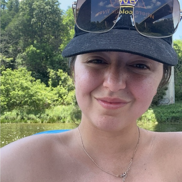 Meet your Posher, Brenna - Picture 2 of 2